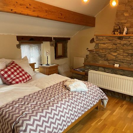 Armidale Cottages B&B Workington Room photo